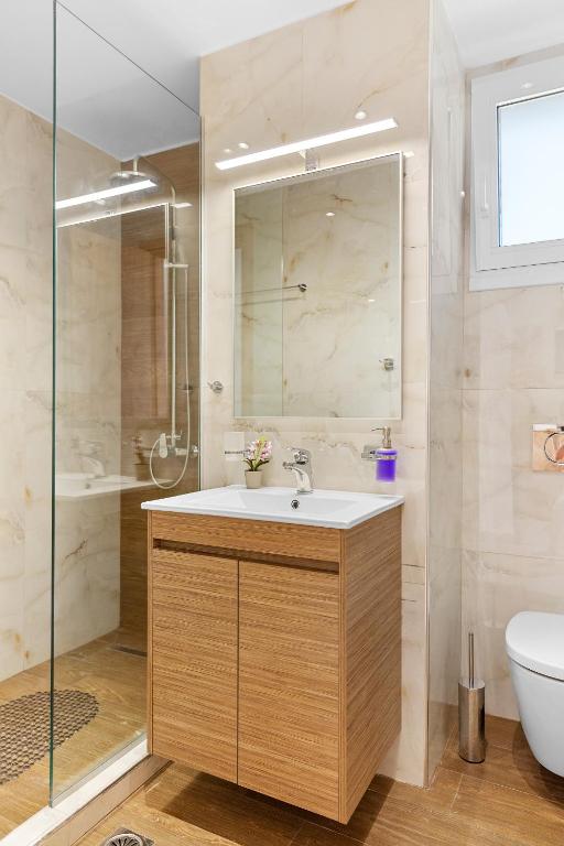 Modern bathroom with walk-in shower